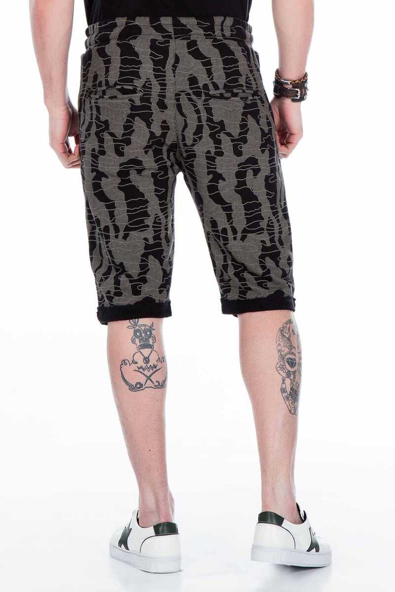 CK167 Men's Capri pants in a casual camouflage pattern