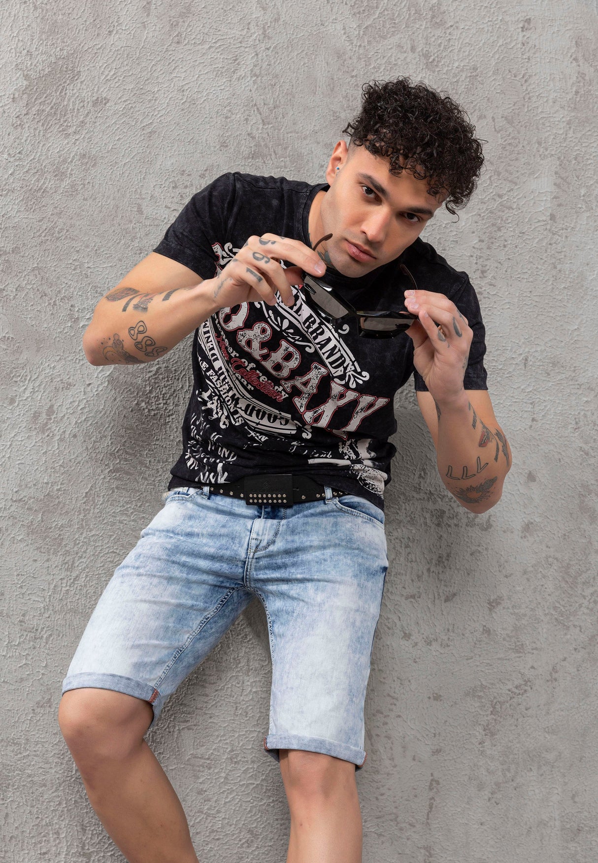 CK266 Men's Capri Shorts with cool brand embroidery