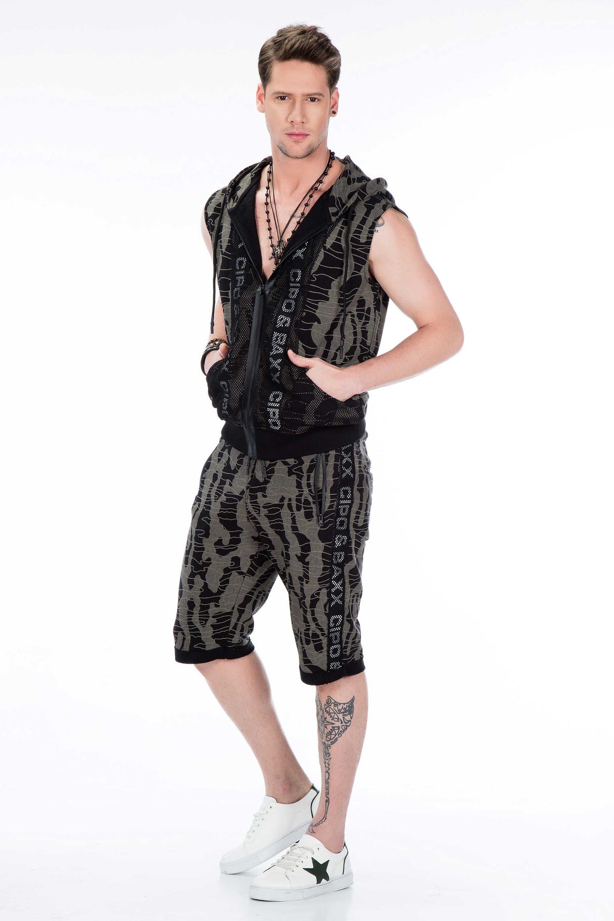 CL297 Men's softshell vest with trendy hood