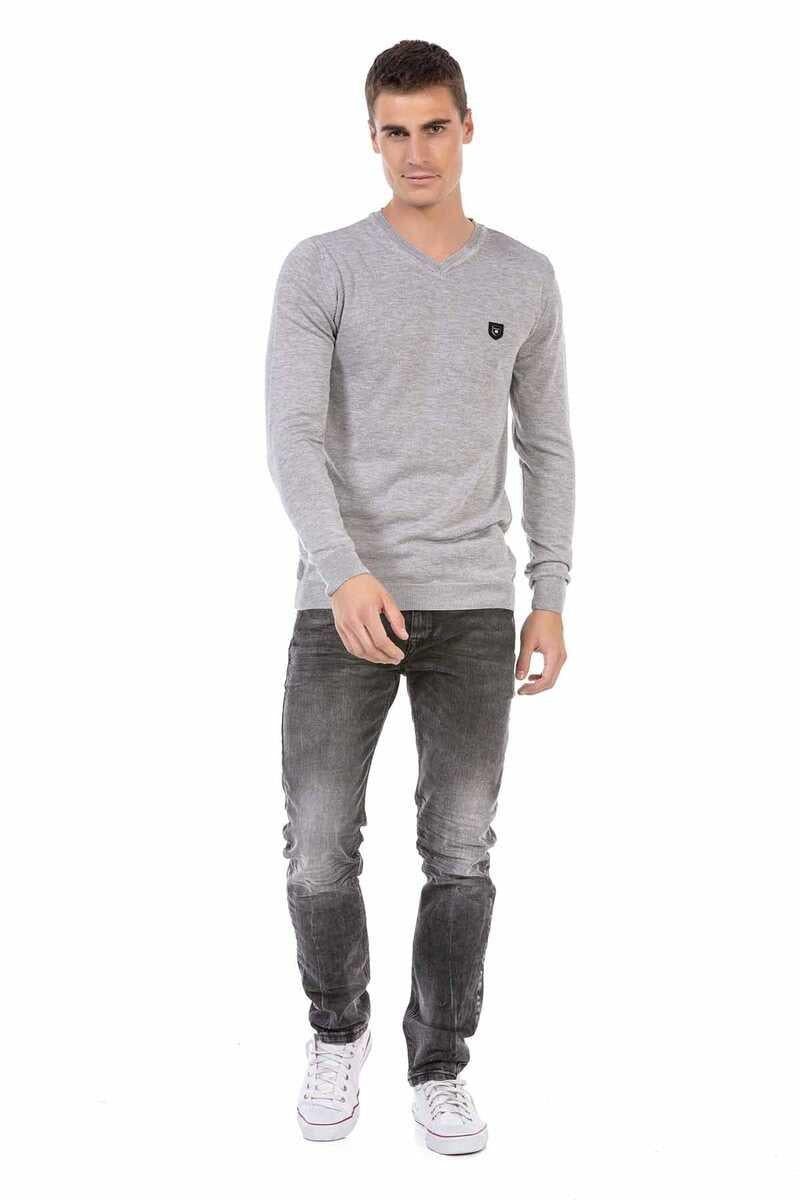CP242 Men's V-neck sweater – Modern knit sweater for style-conscious men