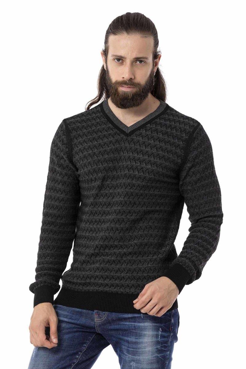 CP273 Men's knitted sweater with modern knit pattern