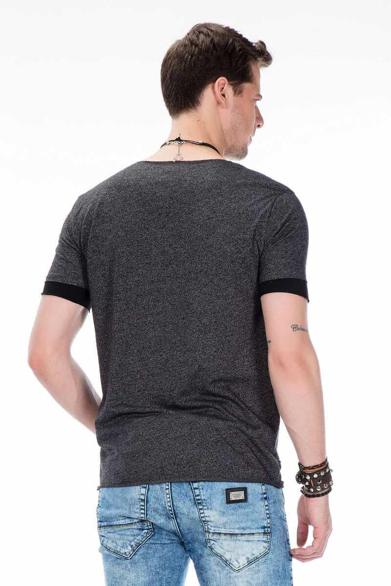 CT425 Men's T-shirt with elegant chest appliqué