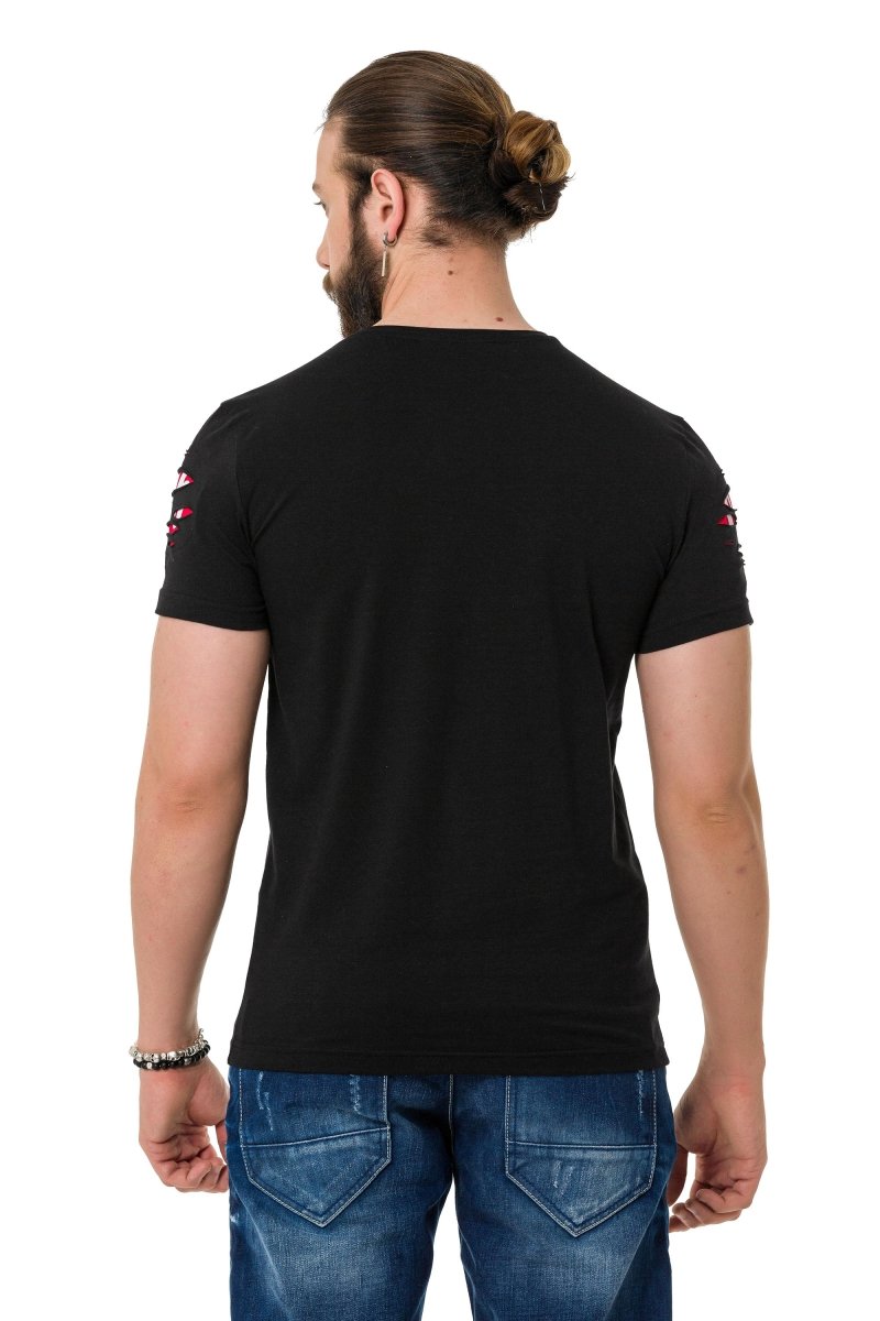 CT772 Men's T-Shirt with Chain Badge
