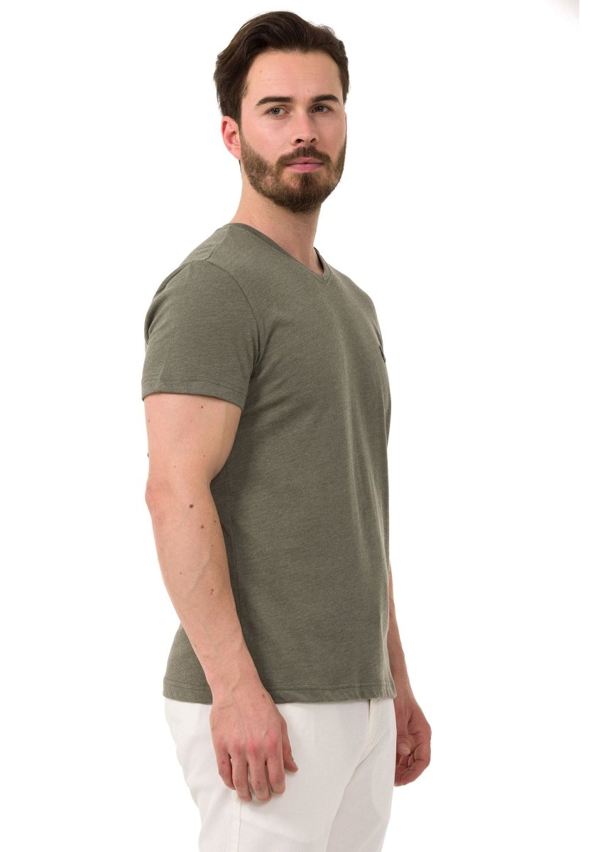 CT773 Men's T-shirt in a sporty look