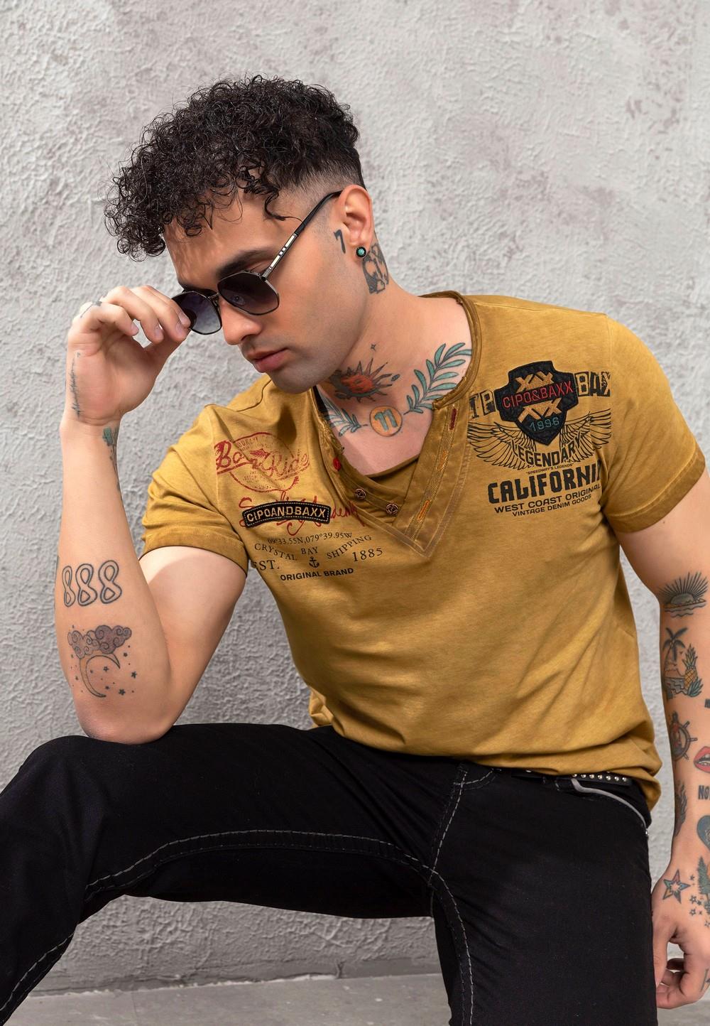 CT783 California Men's V-Neck T-Shirt with Print