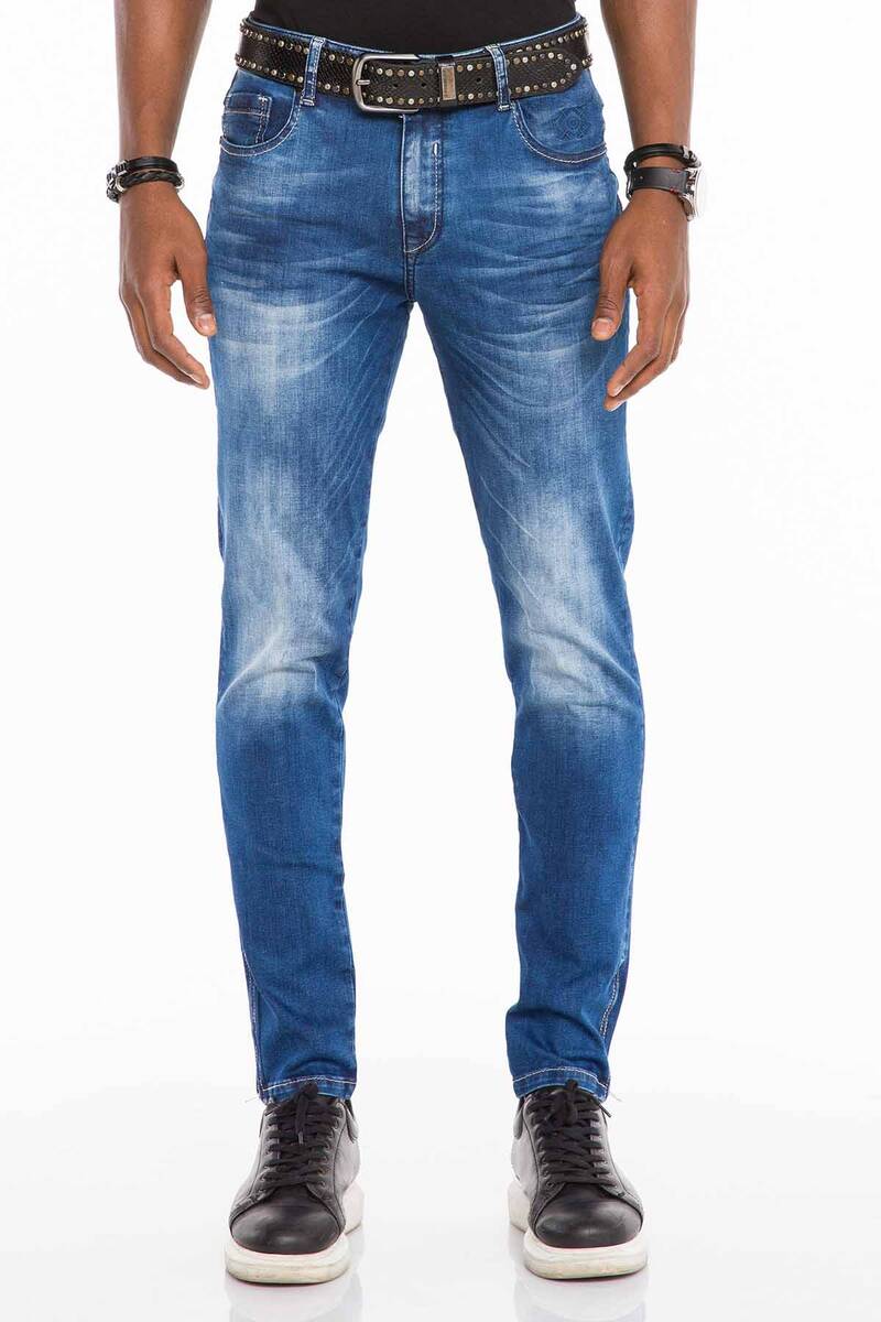 CD502 Men's slim-fit jeans with a cool wash in a straight fit
