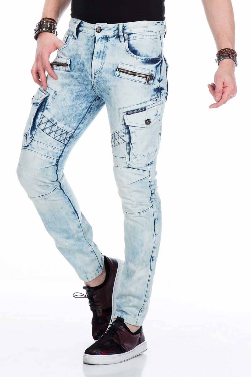 CD435 Men's cargo-style jeans with decorative zippers in a straight fit