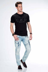 CD435 Men's cargo-style jeans with decorative zippers in a straight fit