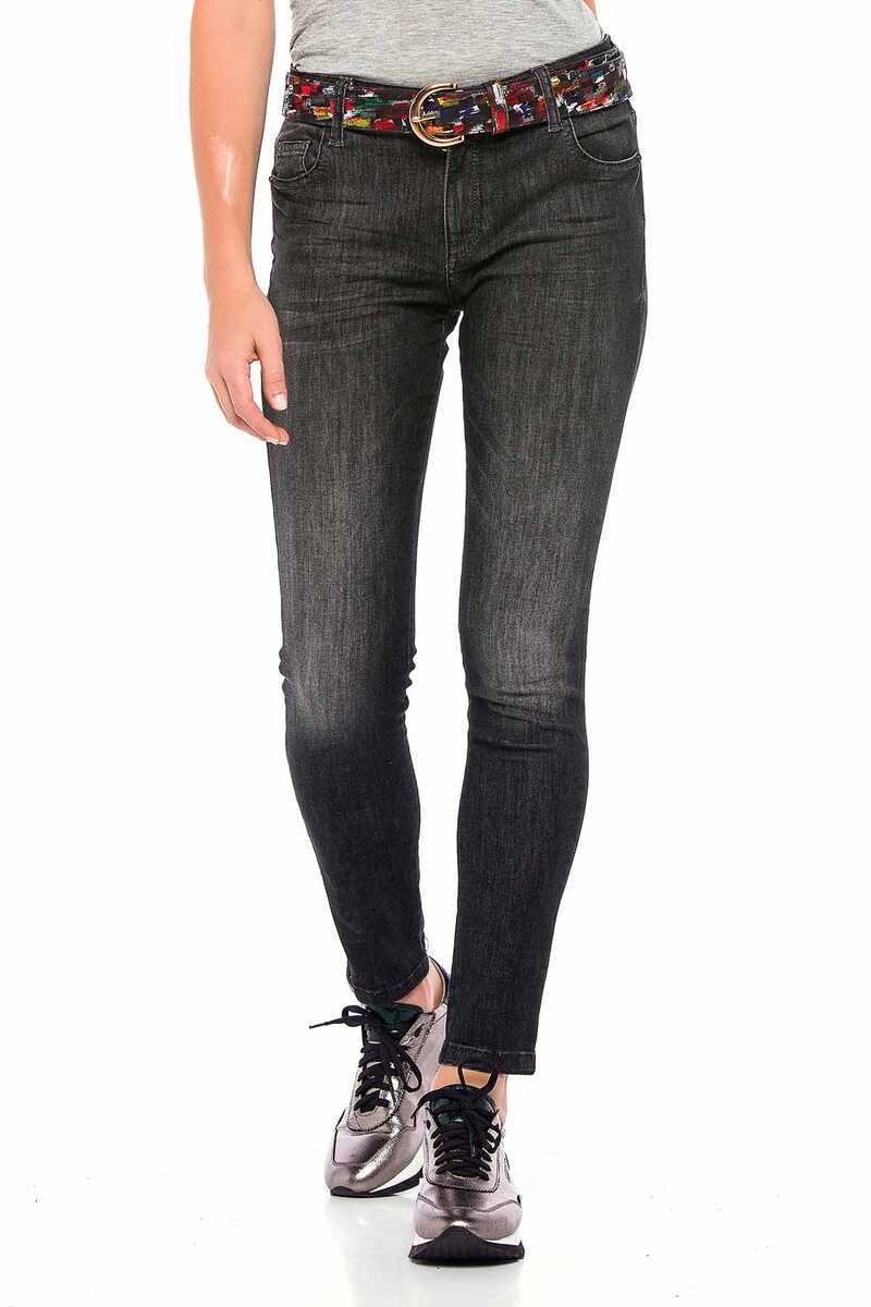 WD394 Women's 7/8 trousers in a classic design