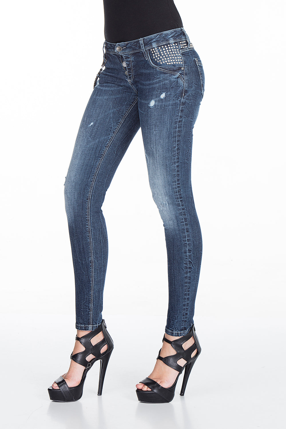 WD315 – Women's jeans with rivet trim and used wash