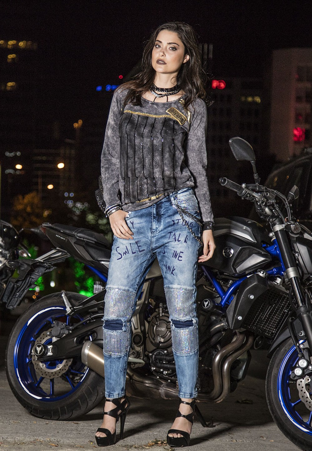 WD314 – Women's jeans with rhinestones, lettering and patch details