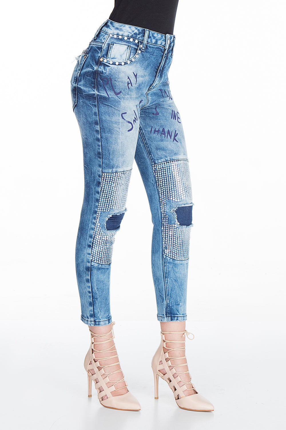 WD314 – Women's jeans with rhinestones, lettering and patch details