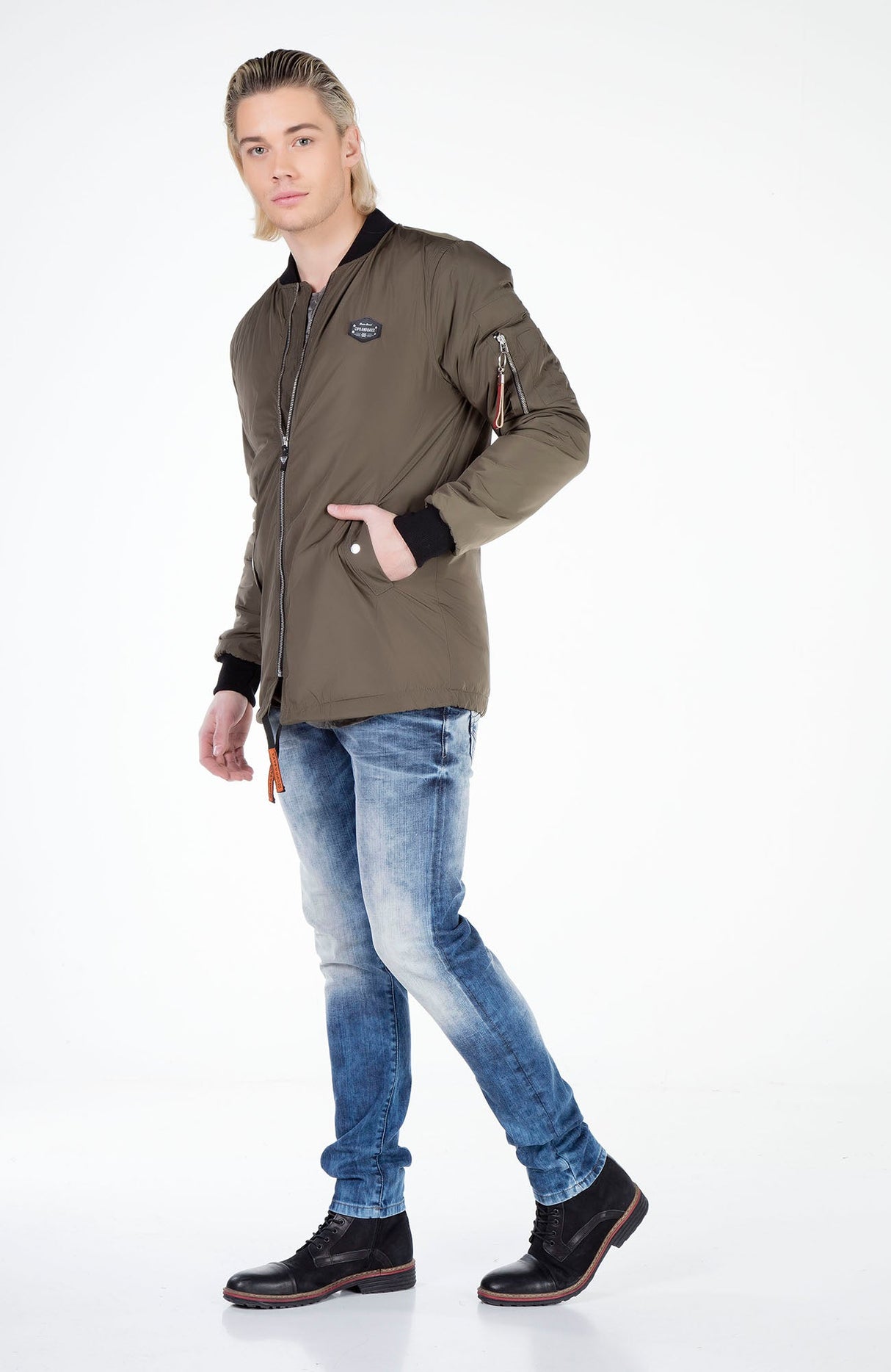 CJ150 – Black, quilted design, zipper, urban look for cold days