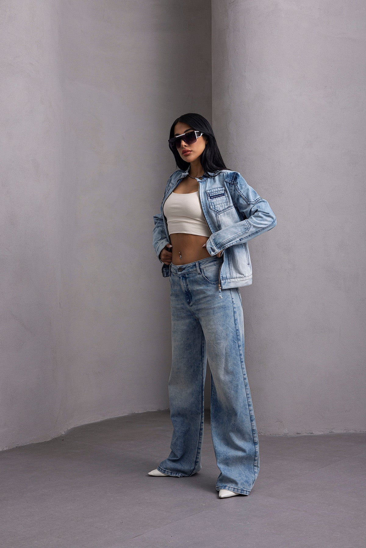 WJ233 Women's Denim Jacket: Stylish, high-quality & versatile