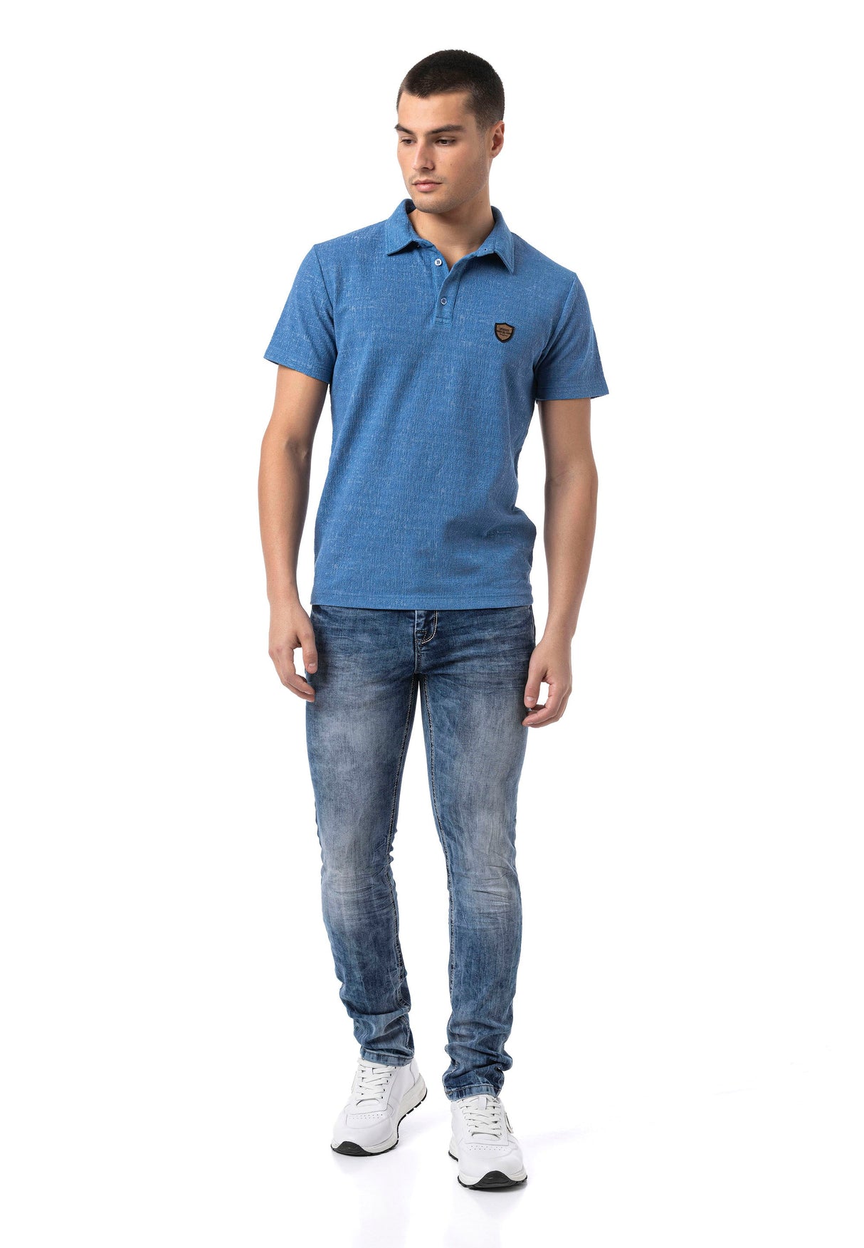 CT825 – Short-sleeved, elegant casual look with logo detail