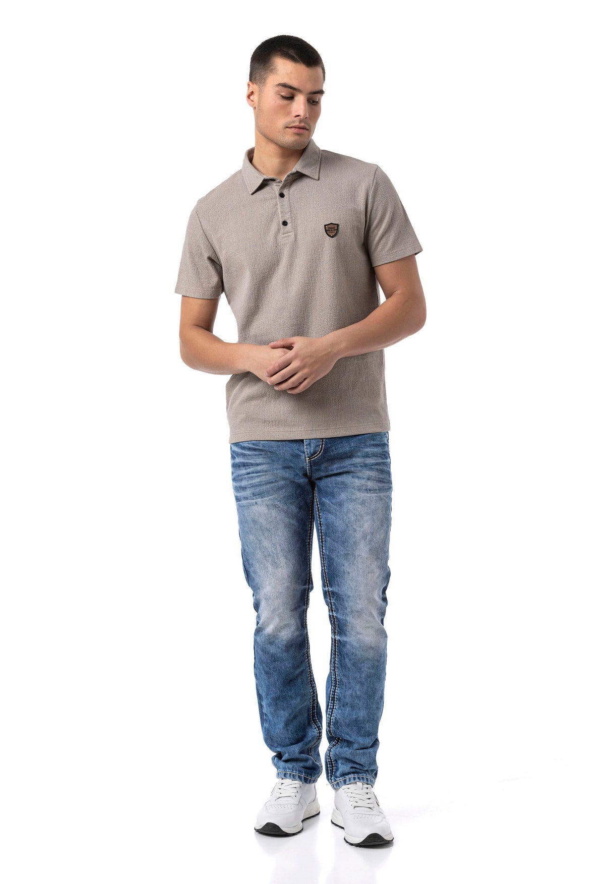 CT825 – Short-sleeved, elegant casual look with logo detail