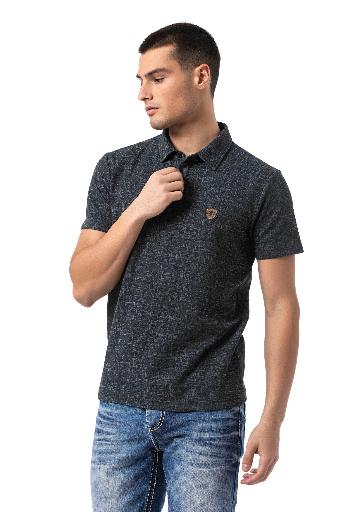 CT825 – Short-sleeved, elegant casual look with logo detail