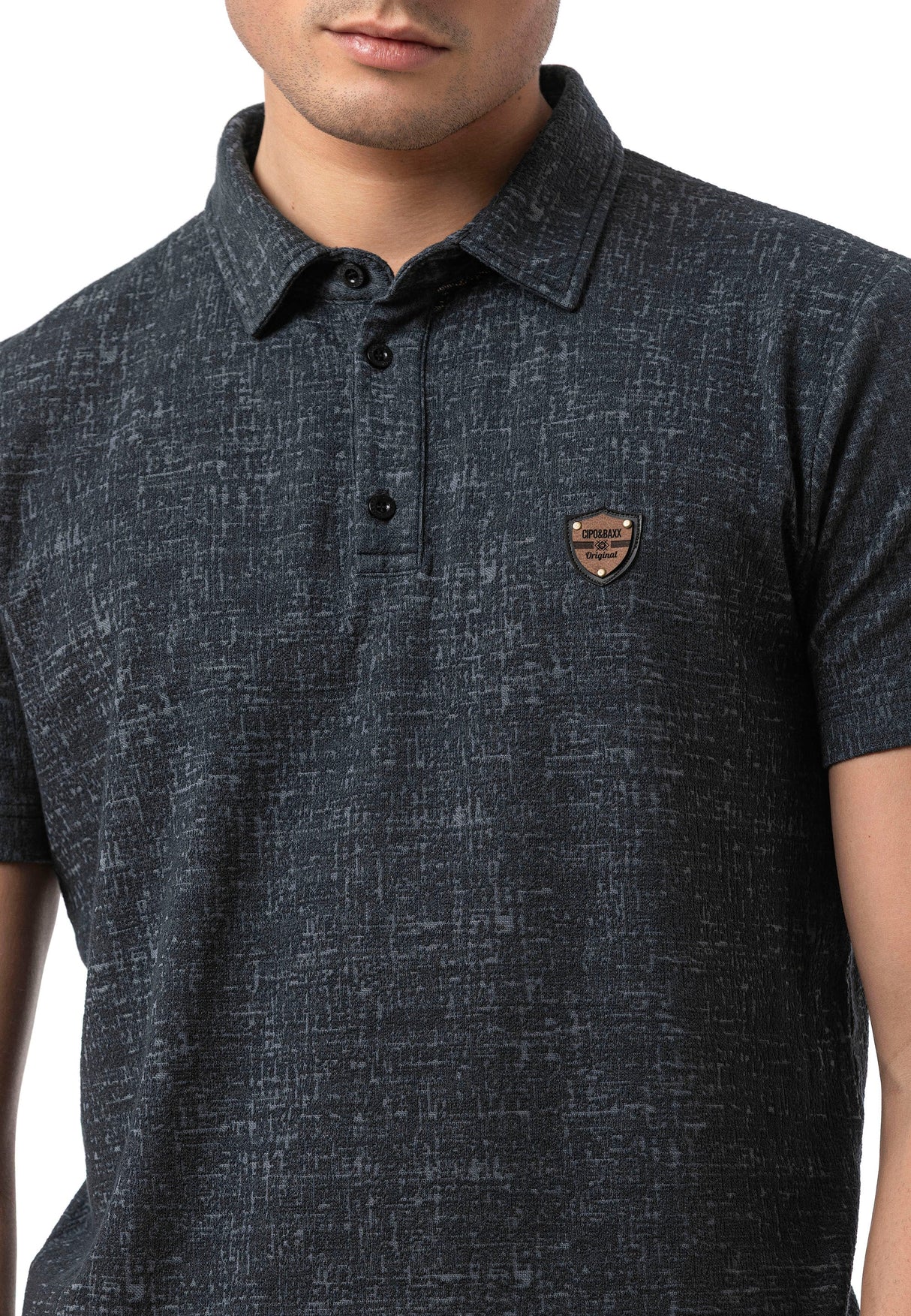 CT825 – Short-sleeved, elegant casual look with logo detail