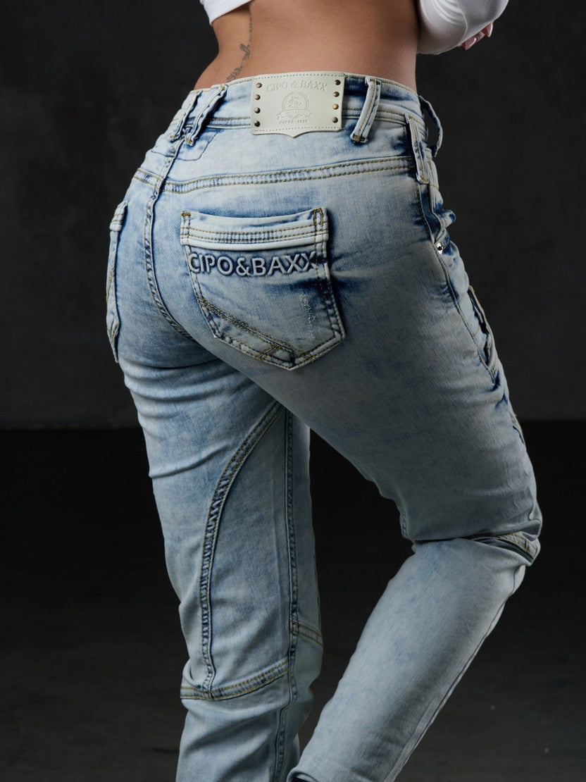 WD216 Women's comfortable jeans in a fashionable wash, slim fit