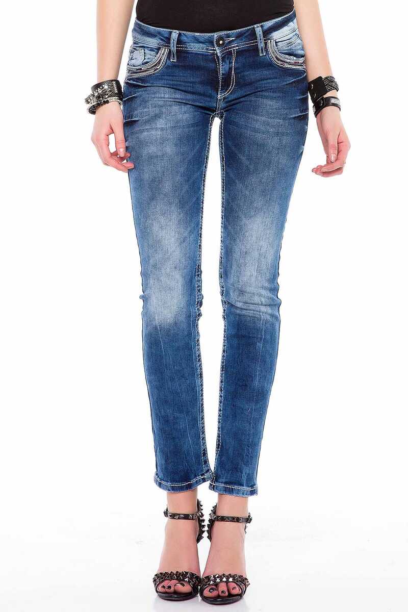 WD352 Women's slim-fit jeans with cool seam designs in a straight fit