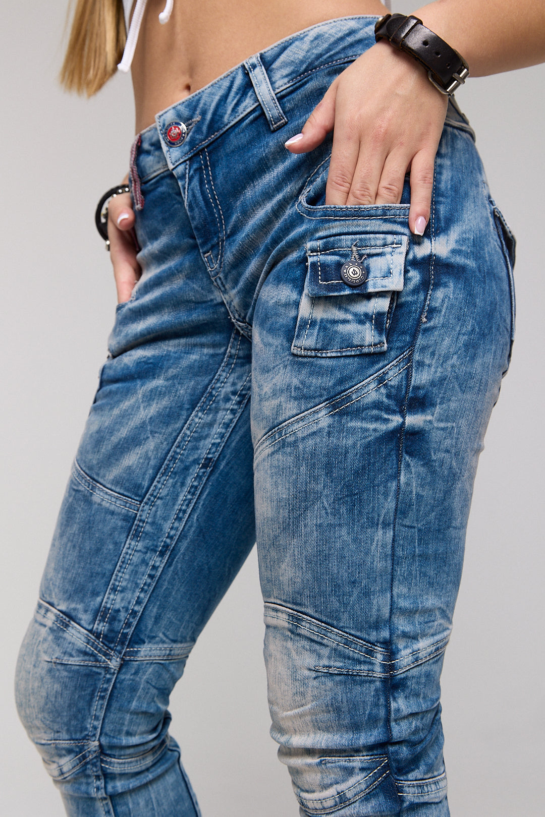 WD358 Women's comfortable jeans with fashionable decorative seams