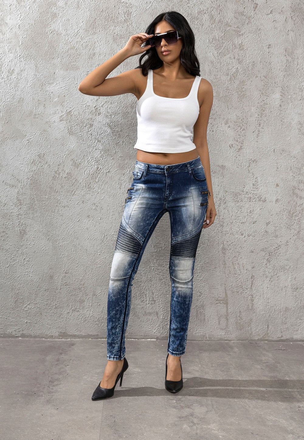 WD361 Women's slim-fit jeans with fashionable acid-wash details in a skinny fit