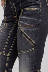 WD382 women's slim-fit jeans with an extravagant seam design in a straight fit