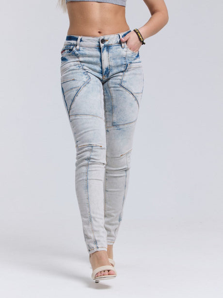 WD382 women's slim-fit jeans with an extravagant seam design in a straight fit