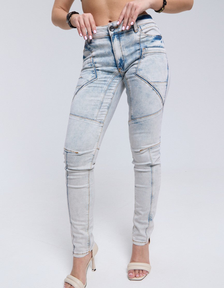 WD382 women's slim-fit jeans with an extravagant seam design in a straight fit