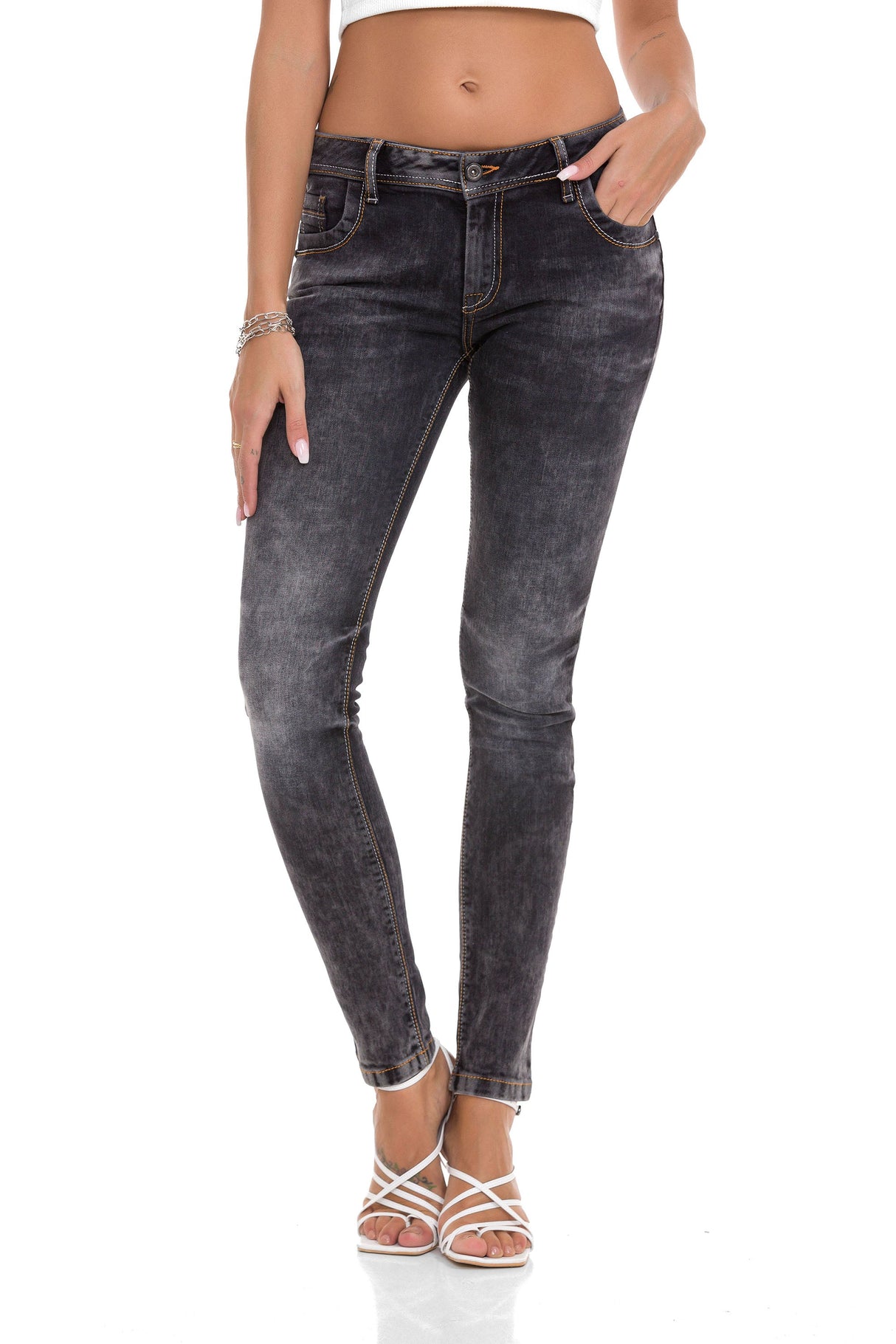 WD443 women's jeans in a plain look