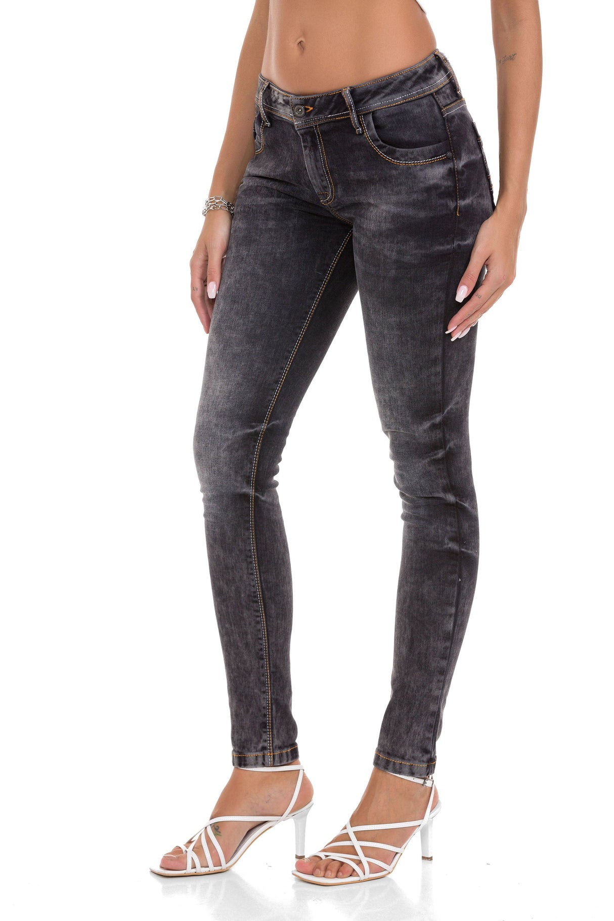WD443 women's jeans in a plain look