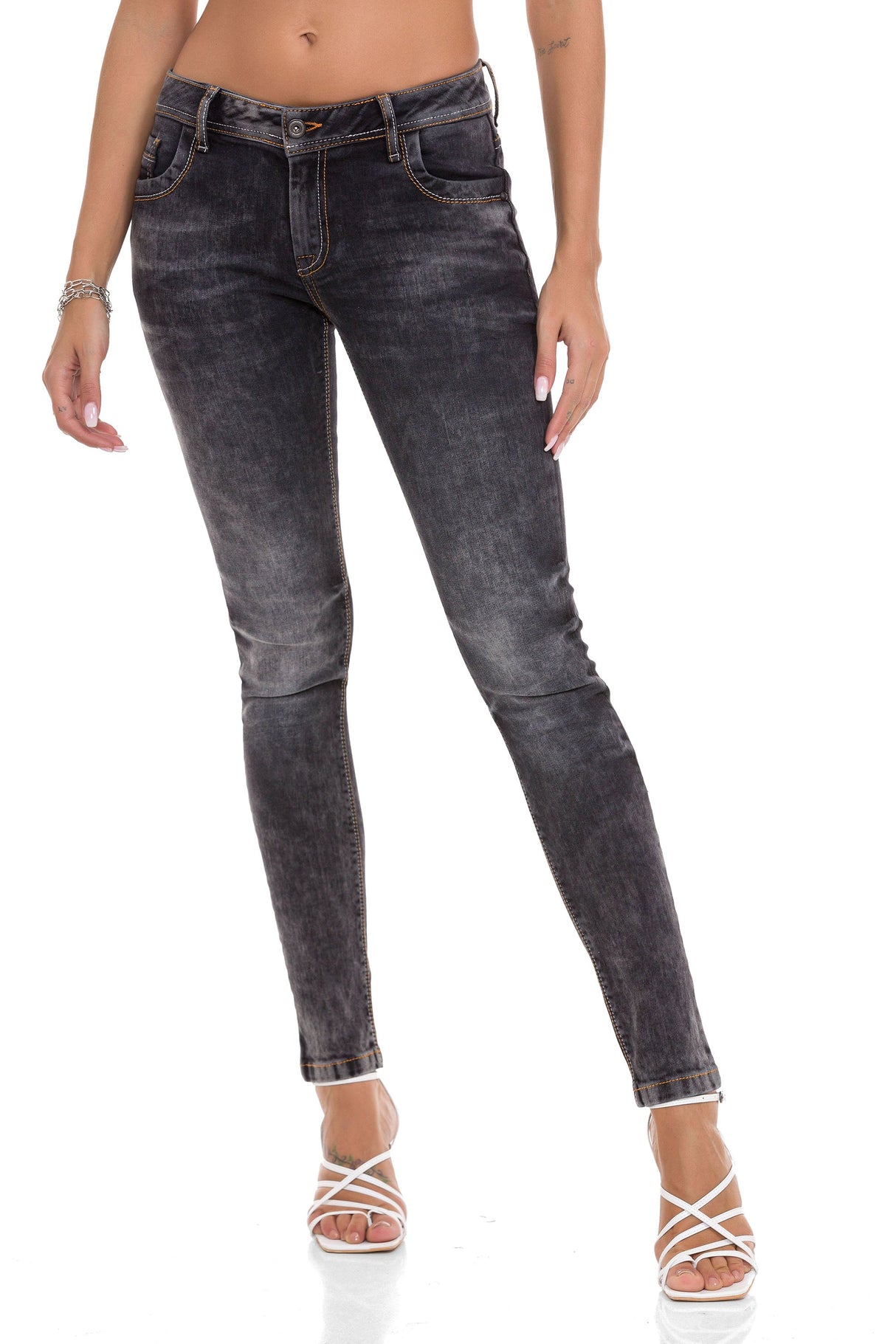 WD443 women's jeans in a plain look