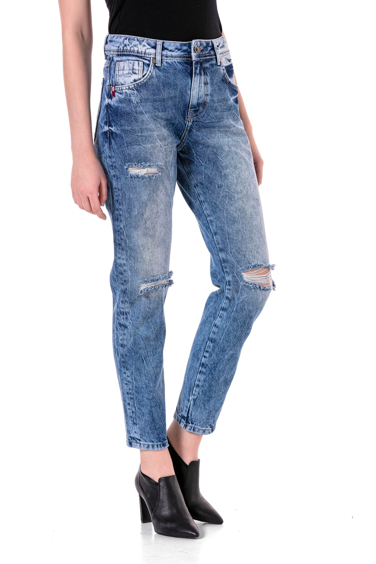 WD447 Women's 7/8 trousers in a casual used wash