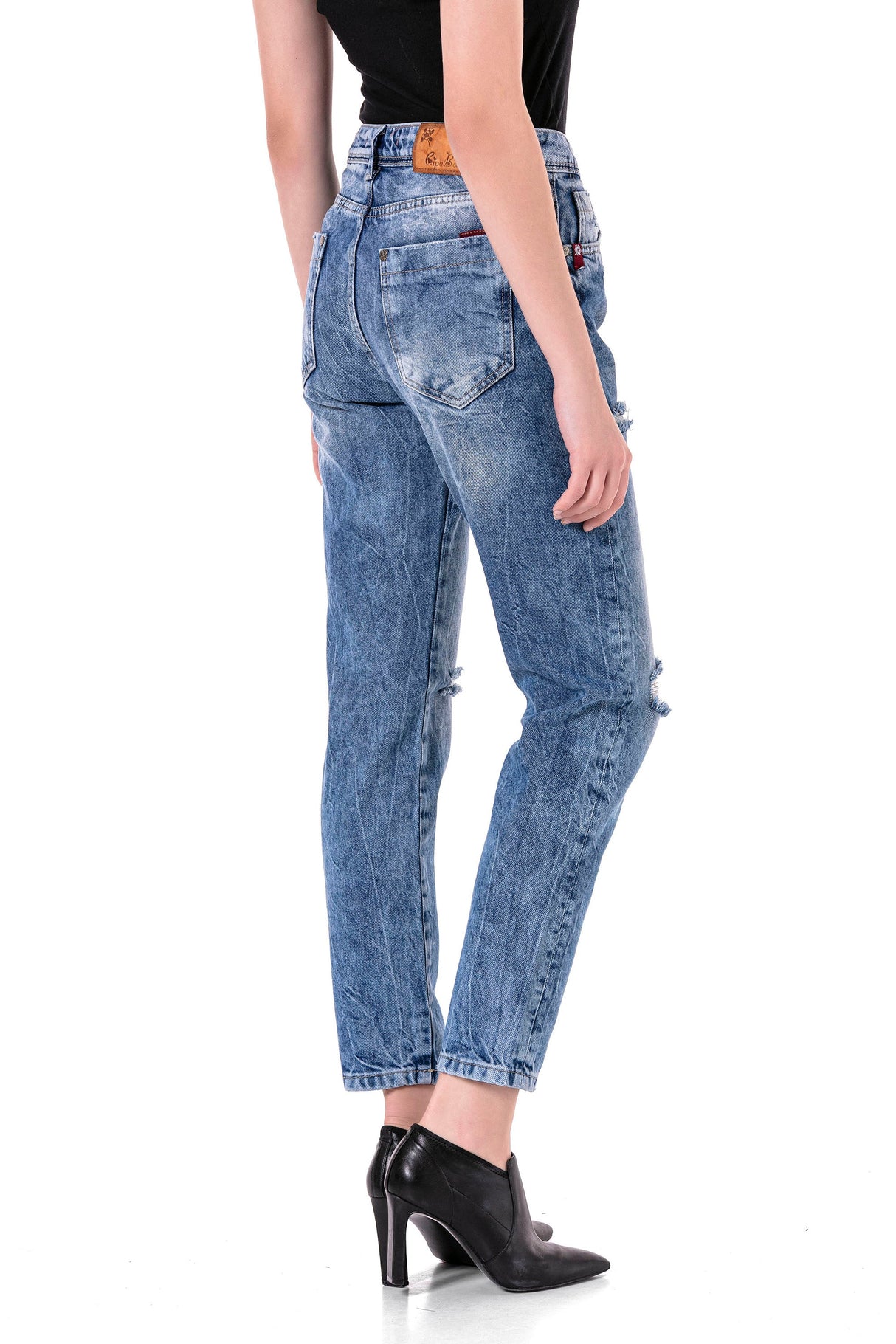 WD447 Women's 7/8 trousers in a casual used wash