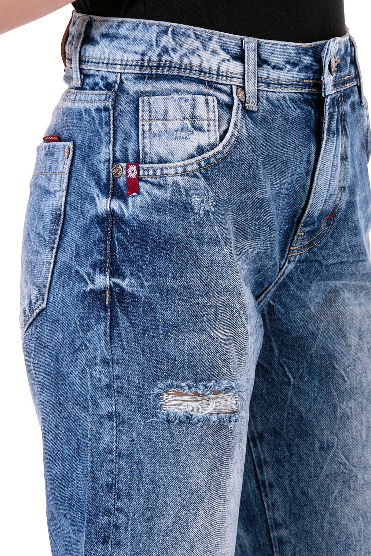 WD447 Women's 7/8 trousers in a casual used wash