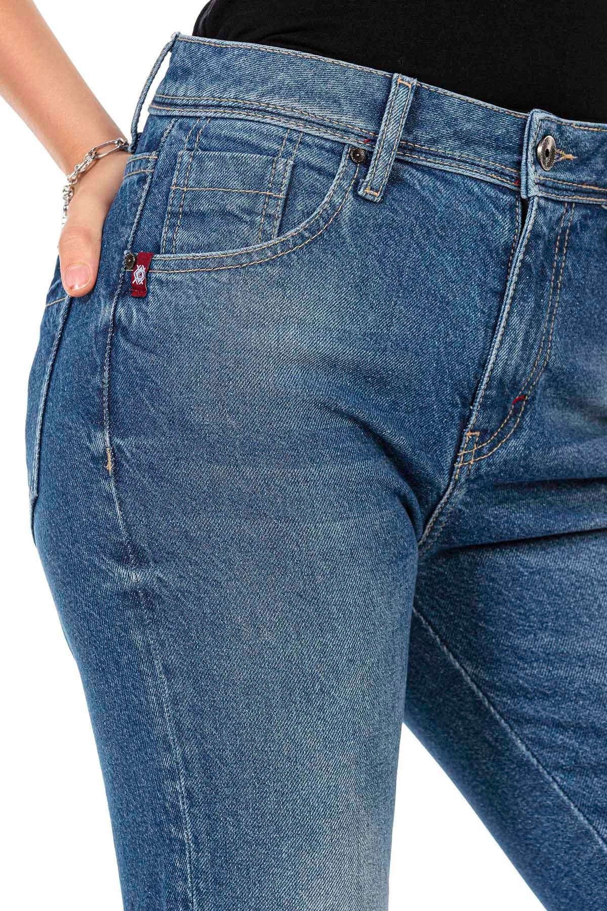 WD448 Women's comfortable jeans with cool destroyed elements