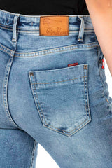 WD452 Women's slim-fit jeans with cool distressed details