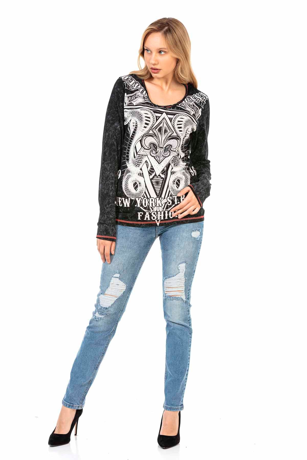 WD452 Women's slim-fit jeans with cool distressed details