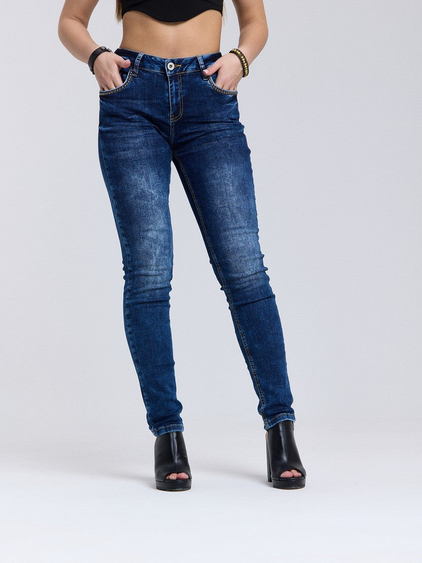 WD460 Women's slim-fit jeans with subtle wash and cool rivets
