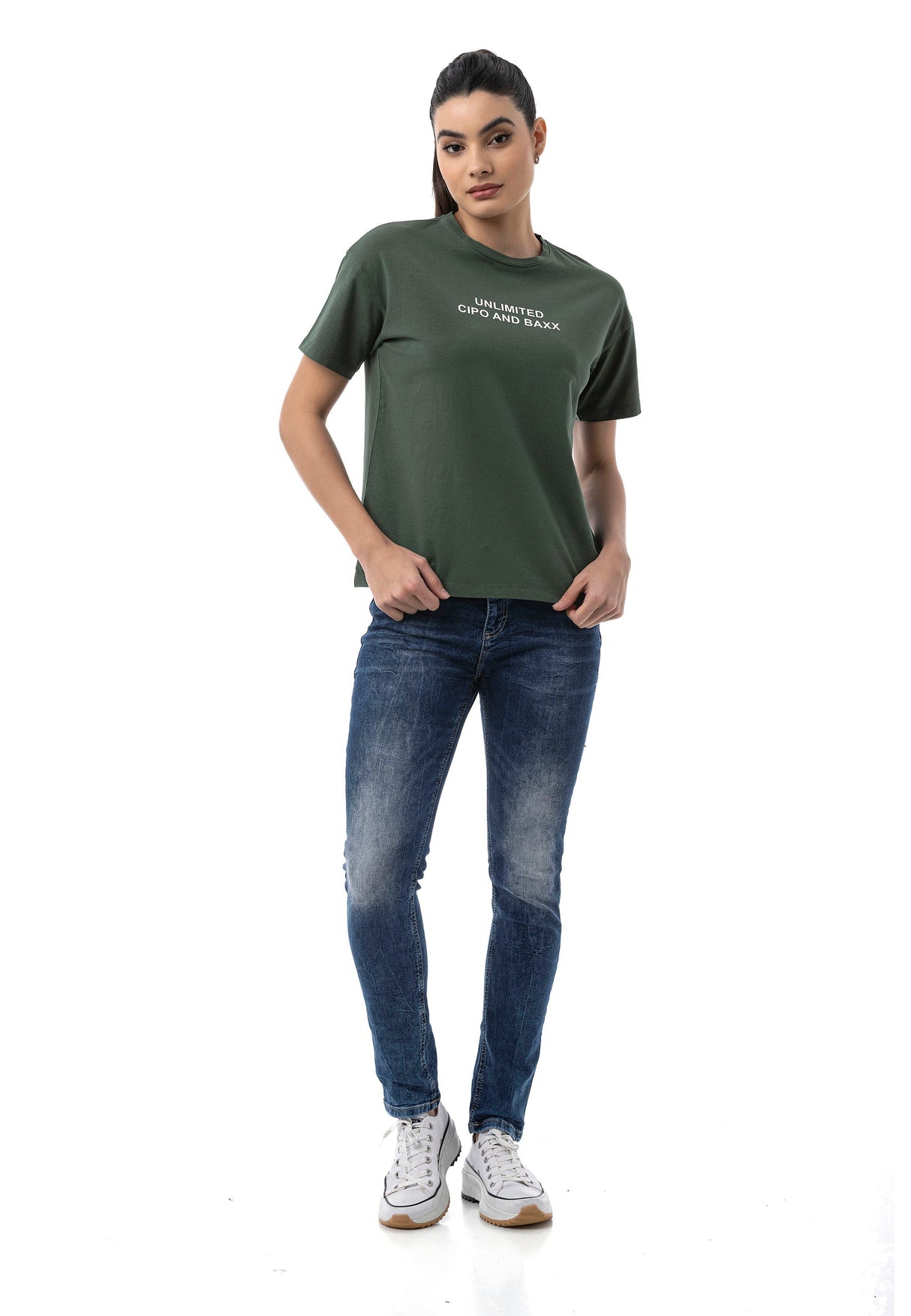 WD461 Women's slim-fit jeans in a casual used look