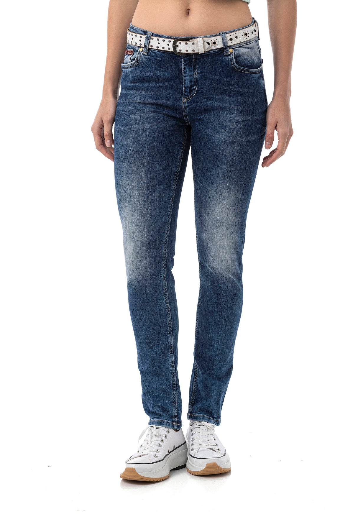 WD461 Women's slim-fit jeans in a casual used look