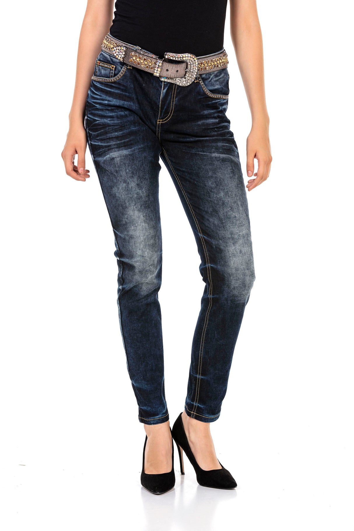 WD465 Women's Slim-Fit Jeans with Rivet Details