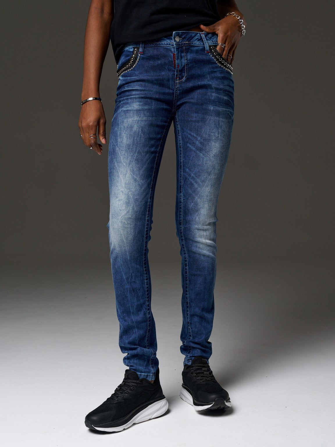 WD466 Women's slim-fit jeans with cool studs