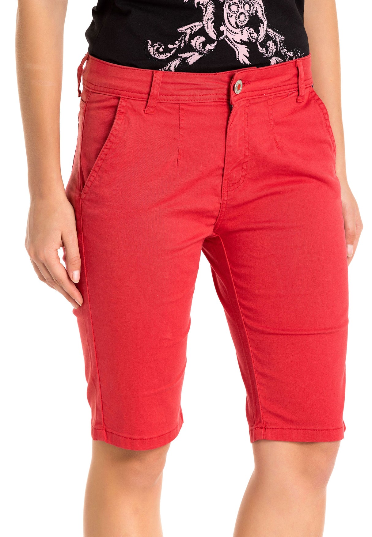 WK186 Women's Capri Shorts in a modern cut