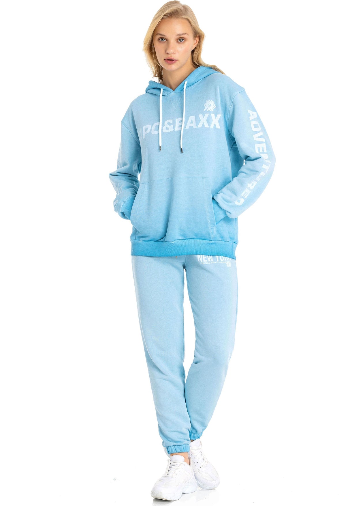 WLR148 Women's jogging suit, in a fashionable design