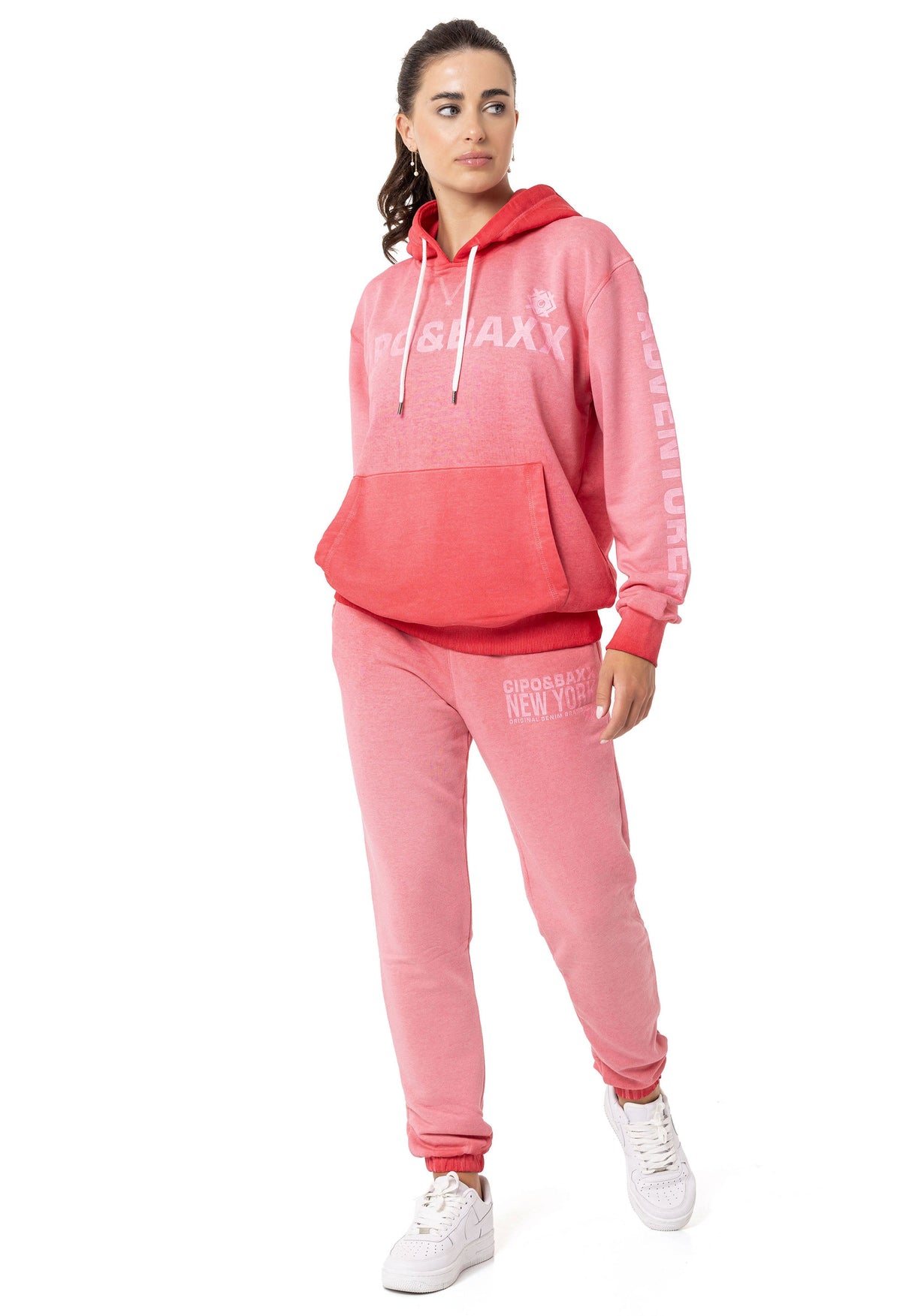 WLR148 Women's jogging suit, in a fashionable design